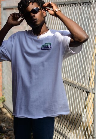 GRAPHIC LOGO T-SHIRT IN WHITE