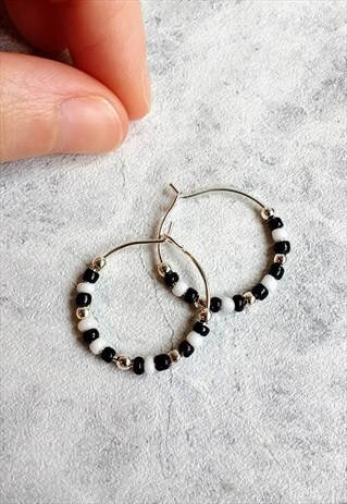 MINI HANDMADE BEADED HOOP EARRINGS BLACK