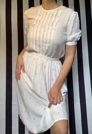 VINTAGE 80S WHITE AND FLORAL TWO-PIECE SET, BLOUSE AND SKIRT