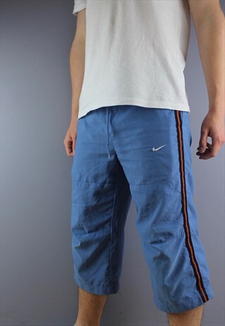 VINTAGE NIKE 3/4 LENGTH SHORTS IN BLUE WITH POCKETS AND EMBR