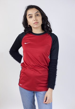 VINTAGE NIKE RED AND BLACK T-SHIRT