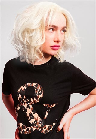 UNISEX T-SHIRT IN BLACK WITH AMPERSAND SLOGAN IN LEOPARD