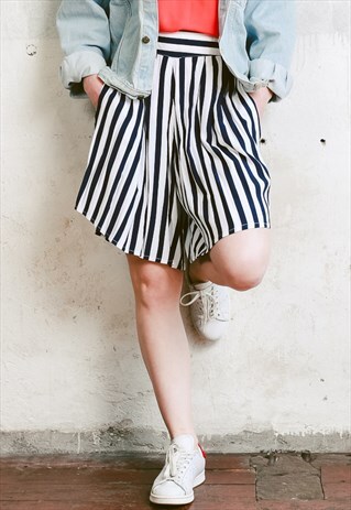 VINTAGE 90S STRIPED SHORTS