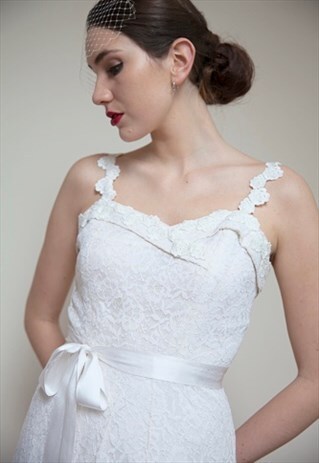 40'S VINTAGE WEDDING DRESS, FITTED BODICE LACE A LINE SKIRT