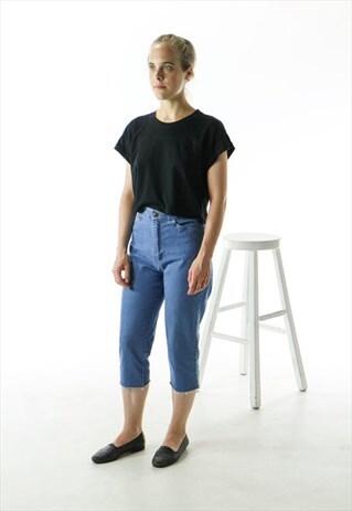 DENIM HIGH WAISTED CAPRI / MIDI LENGTH SHORT