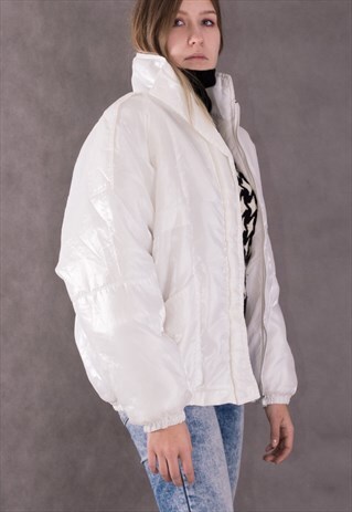 VINTAGE NYLON GLOSSY WHITE QUILTED JACKET FROM THE 90S