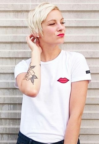 T-SHIRT WHITEWITH LIPS PATCH