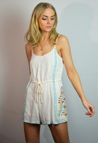 VINTAGE 90S WHITE EMBROIDERED FESTIVAL / BEACH PLAYSUIT