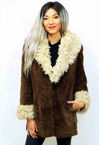 1970S VINTAGE SOFT SHAGGY BROWN AND CREAM FAUX FUR COAT