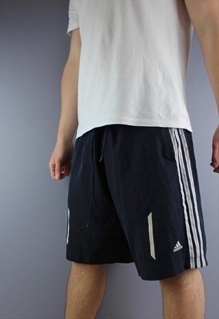 VINTAGE ADIDAS SHORTS IN BLACK WITH POCKETS AND EMBROIDERED