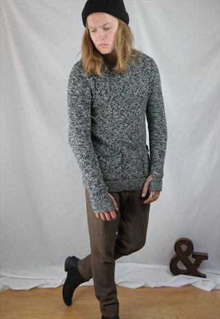 GREY KNITTED JUMPER