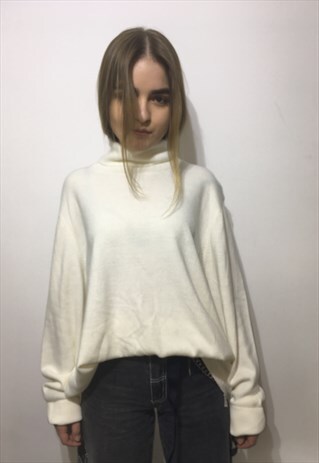 VINTAGE 80' BEAUTIFUL COOL WHITE TURTLENECK