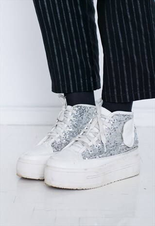 VINTAGE WHITE SHINY PLATFORM BOOTS