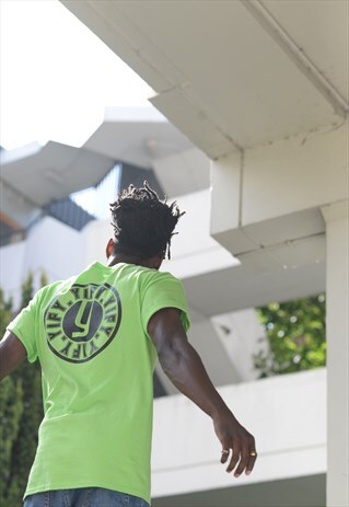STAMP GRAPHIC PRINT T-SHIRT IN LIME