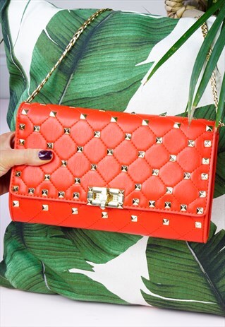 RED GOLD STUD CHAIN STRAP CLUTCH BAG