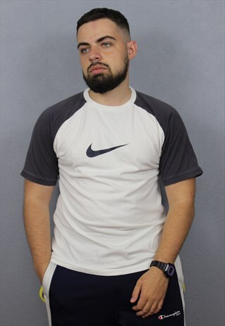 VINTAGE NIKE BIG LOGO T-SHIRT