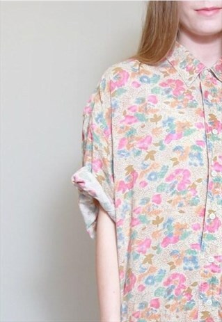 VINTAGE 1990'S CUTE PINK AND ORANGE FLORAL PRINT SHIRT.