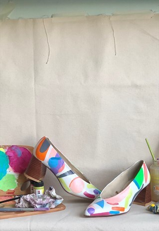 HAND PAINTED KITTY HEEL SHOES.