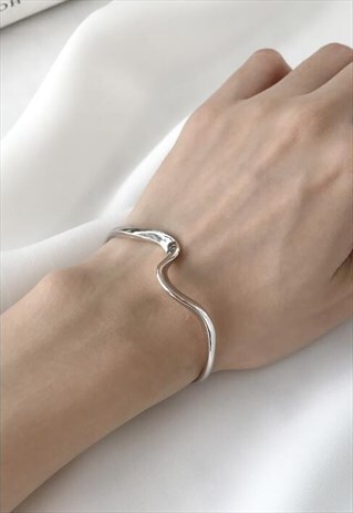 OPEN CHIC CURVE STERLING SILVER BRACELET