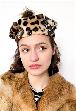 Vintage 90s leopard print beret in beige