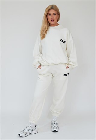 ESSENTIAL ECRU JOGGERS
