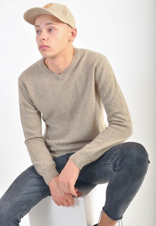 VINTAGE V NECK JUMPER IN BEIGE