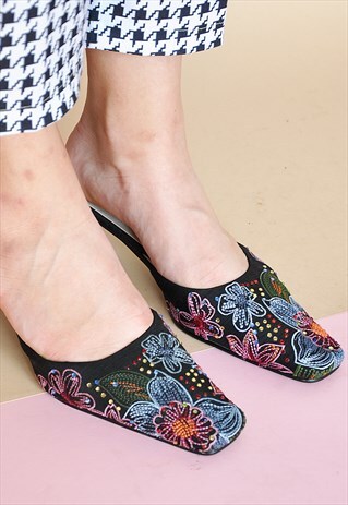 90S KITTEN HEEL SLIDES