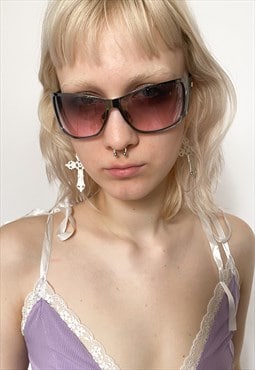 Vintage 90s wraparound oval sunglasses in silver / pink tint