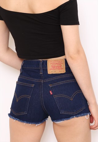 VINTAGE 90S LEVI'S BLUE DENIM SHORTS
