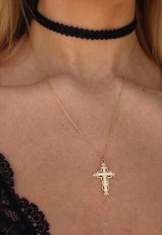 THE GOLD CROSS NECKLACE