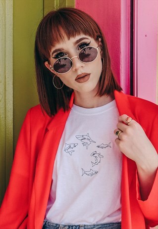 UNISEX T-SHIRT IN WHITE WITH SHARK EMBROIDERY