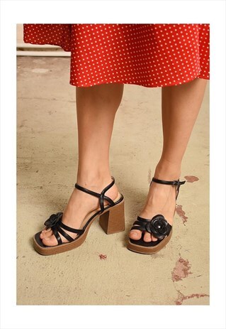 Y2K RETRO FAUX LEATHER CHUNKY HEELED SANDALS