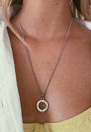 UMFERO NECKLACE