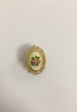 Pretty Cute Elegant Vintage Brooch 