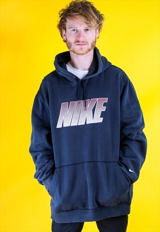 RETRO ITALIC NIKE LOGO SPELLOUT PRINTED HOODIE