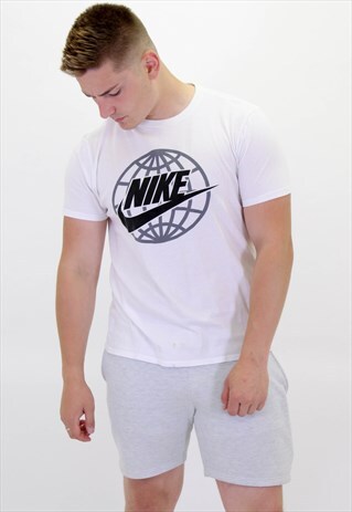 VINTAGE NIKE T-SHIRT