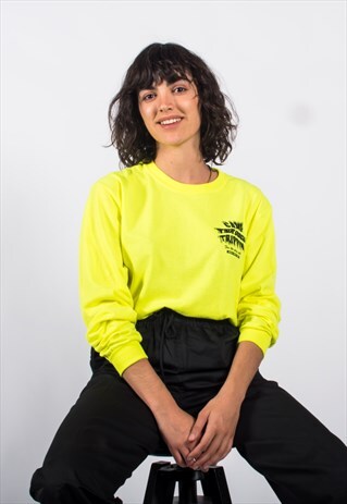 OVERSIZED LONGSLEEVE IN SAFETY GREEN WITH TRIPPIN GRAPHIC