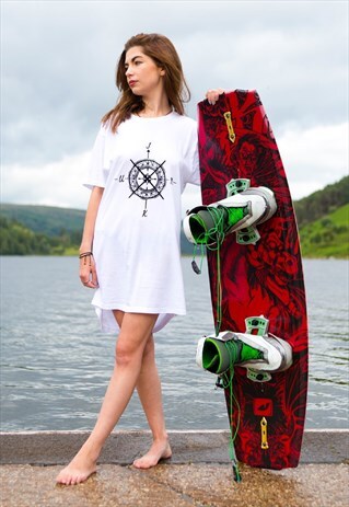 LONGER LENGTH OVERSIZED WHITE TSHIRT COMPASS GRAPHIC PRINT
