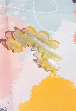 PASTEL YELLOW WAVY CUT CLAW HAIR CLIP