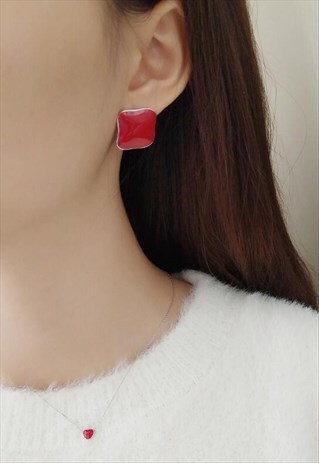 UNIQUE RED STUD EARRING