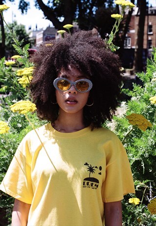 SHORT SLEEVED T-SHIRT IN YELLOW WITH ISLAND PRINT
