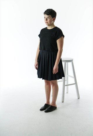 BLACK ACCORDION SKIRT / SIDE PLEAT SKIRT