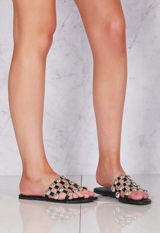 ROUND STUDDED DETAIL SANDAL IN BLACK