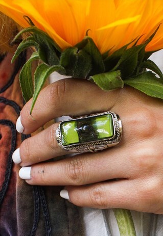 ADJUSTABLE BOHO GREEN GLASS RING