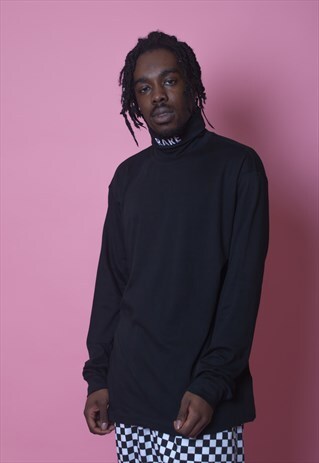 OVERSIZED TURTLENECK IN BLACK WITH WHITE EMBROIDERY
