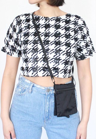 BLACK MINIMAL PASSPORT HOLDER CROSS BODY BAG