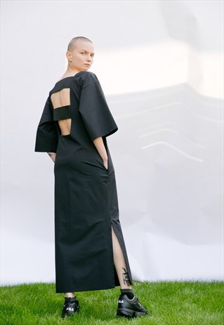 BACKLESS DRESS IN BLACK COTTON WITH EXTRAVAGANT DESIGN
