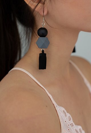TASSEL EARRING GREY WOOD & FAUX SUEDE DANGLING STATEMENT