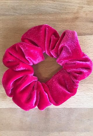 REWORKED SCRUNCHIE IN PINK VELVET
