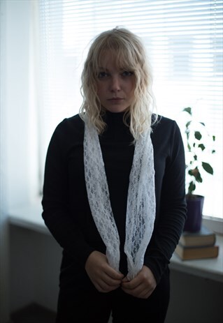 VINTAGE 80'S WHITE LACE SCARF